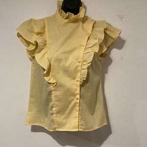 Vintage 70’s Yellow Daisy Button Up Dress Shirt. Super cute excellent pre~love